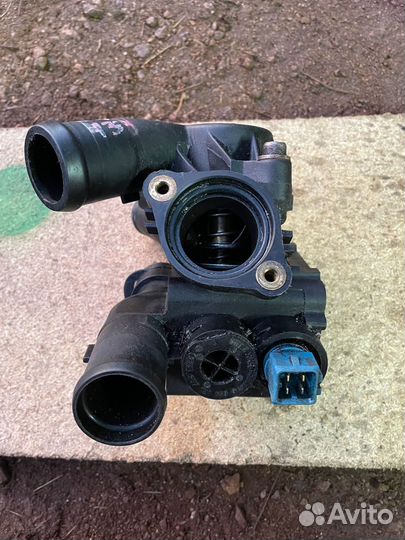 Корпус термостата VW Passat B5 VR5 AGZ 2.3 99г