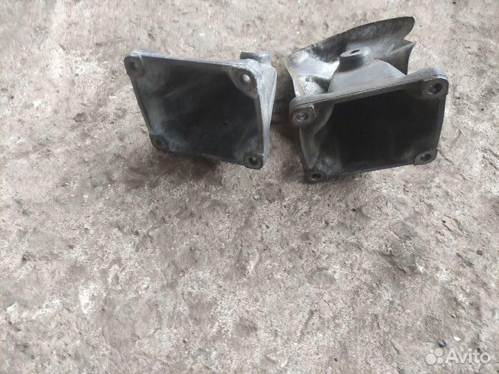 Кронштейны двигателя Mercedes-Benz W210