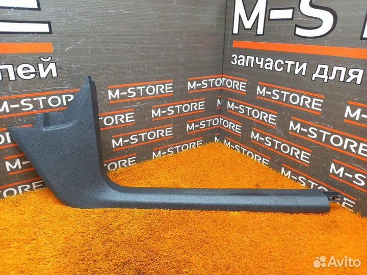 Накладка на порог салона передняя правая