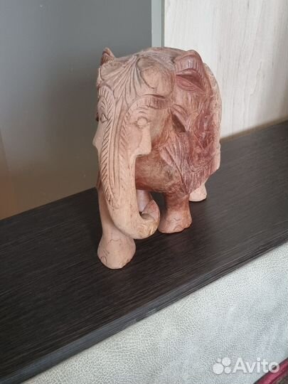 Статуэтка слон из дерева