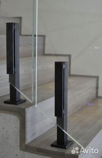Ограждение лестницы из стекла