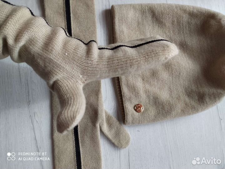 Шапка и варежки вязаные из итальянской пряжи