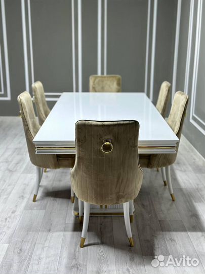 Кухонный стол и стулья новые