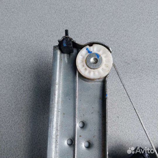 Задний левый стеклоподъемник LADA largus