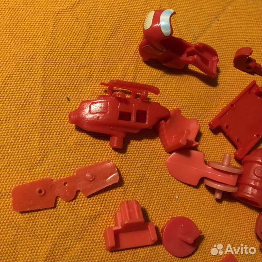 Лом кусочки от фигурок киндер сюрприз