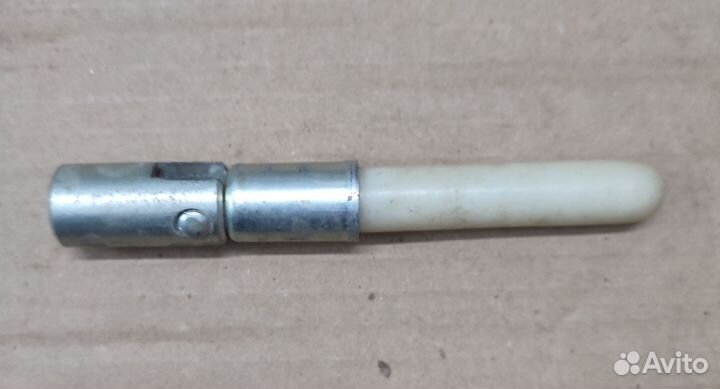 Болт быстросъемный для снегохода