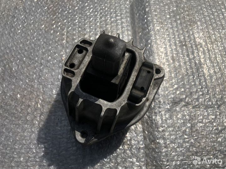 Подушка двигателя левая BMW 7 F01 F02 08-12