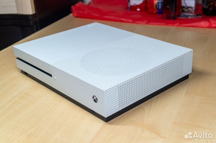 Xbox One S 500Гб с дисководом