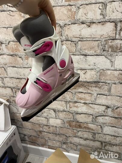 Коньки хоккейные