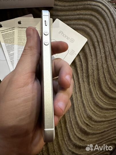 Телефон iPhone SE 32Gb Gold