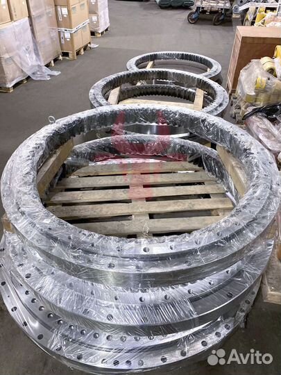 Опорно-поворотный круг Hitachi ZX250H-3