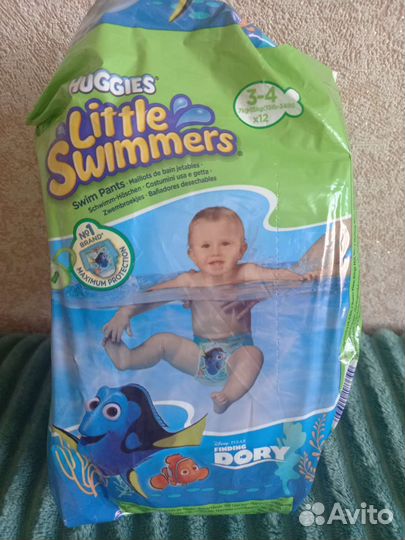 Детская кроватка с маятником и ящиками и матрасом