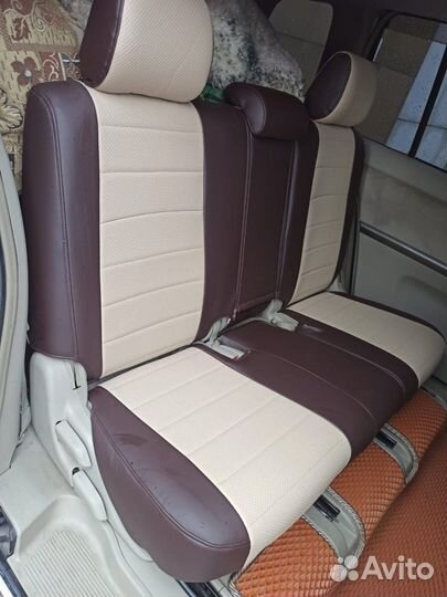 Авточехлы из экокожи toyota isis