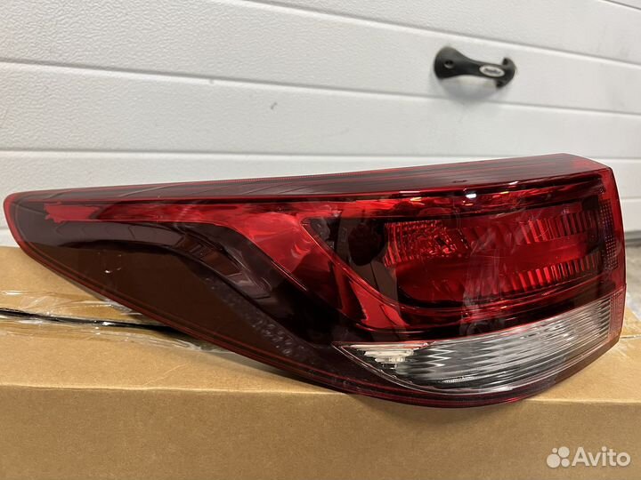 Фонарь задний левый на Kia Rio 4