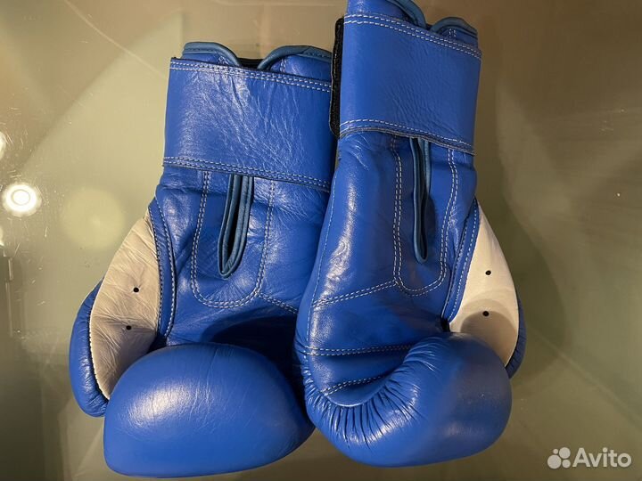 Боксерские перчатки