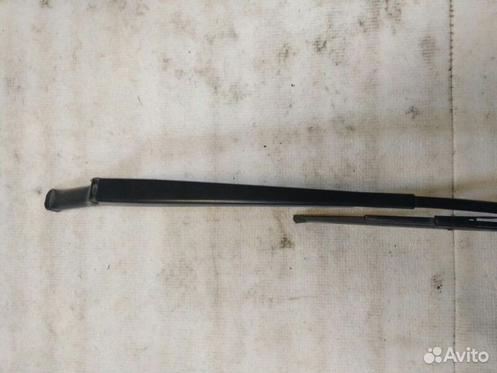 Поводок стеклоочистителя передний правый Audi A4