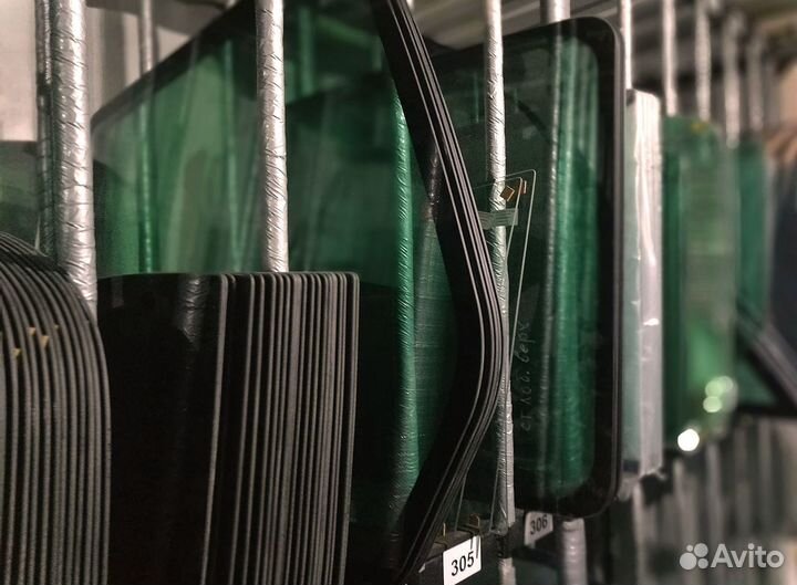 Стекло кабины New Holland LW 80