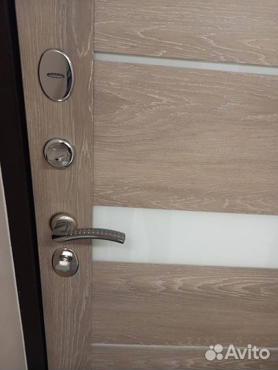 Дверь входная металлическая от застройщика