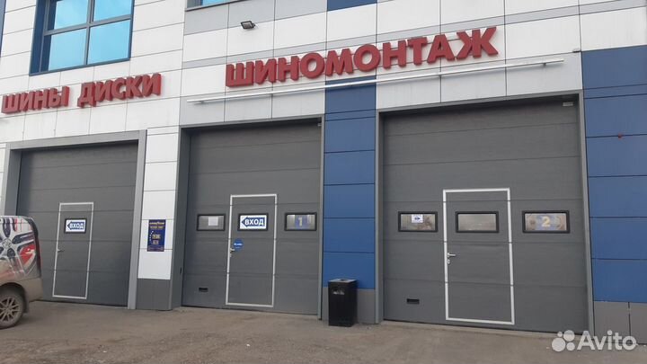 Секционные ворота Алютех ProTrend с калиткой