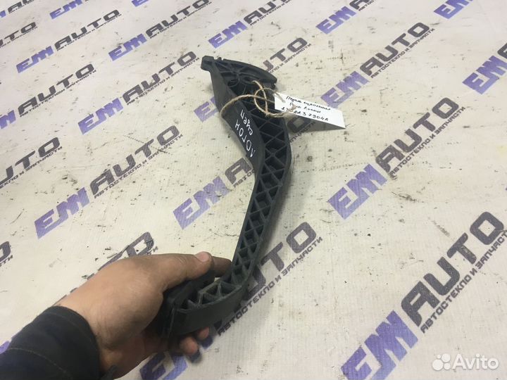 Педаль сцепления Рено Логан