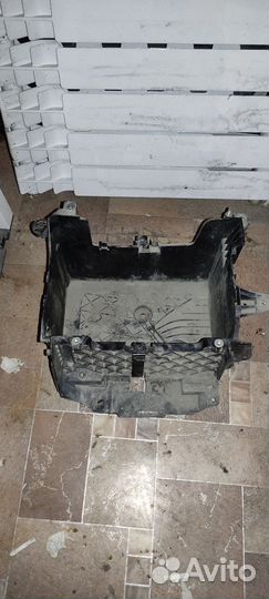 Renault fluence Короб Крепление Акумулятора