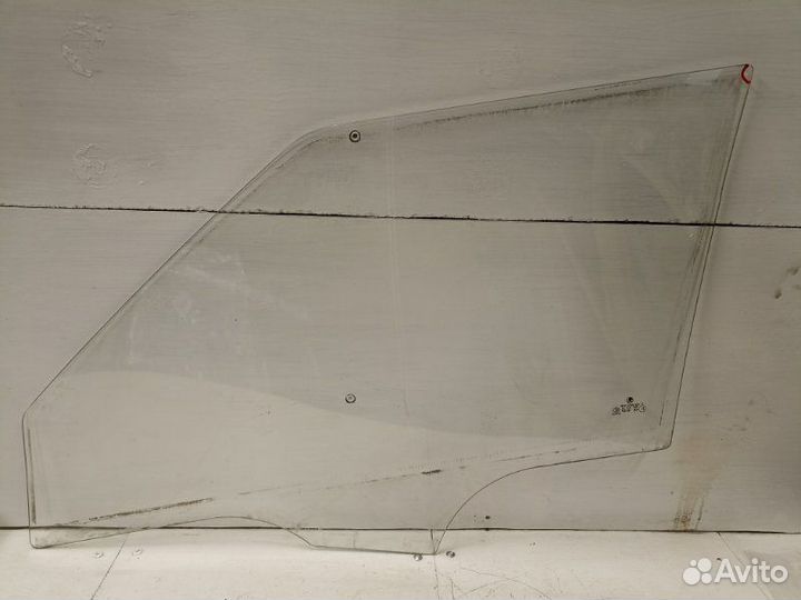 Стекло двери передней правой переднее правое Skoda
