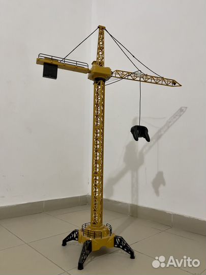 Подъемный кран игрушка