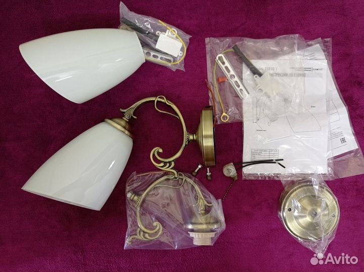 Пара настенных светильников (бра)