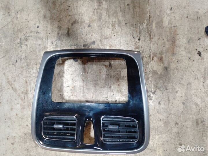 Рамка магнитолы Renault Sandero Stepway 2 K7MA812