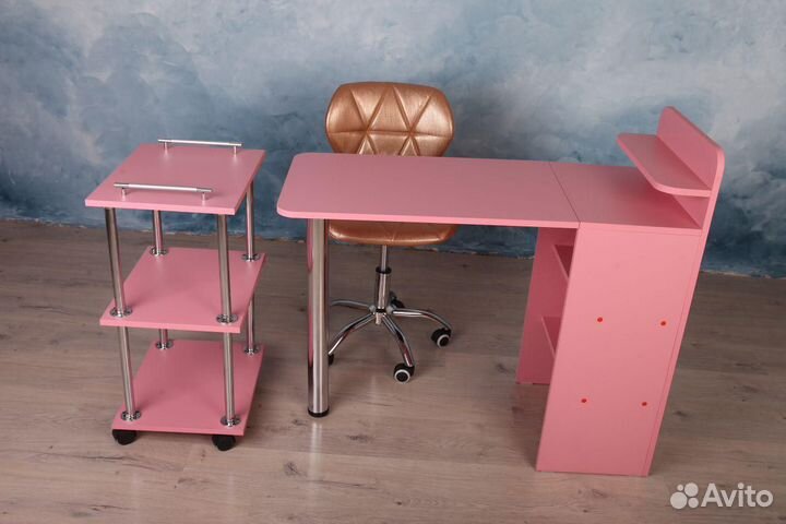 Маникюрный стол