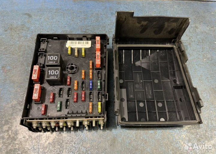 Блок предохранителей Volkswagen Passat B6