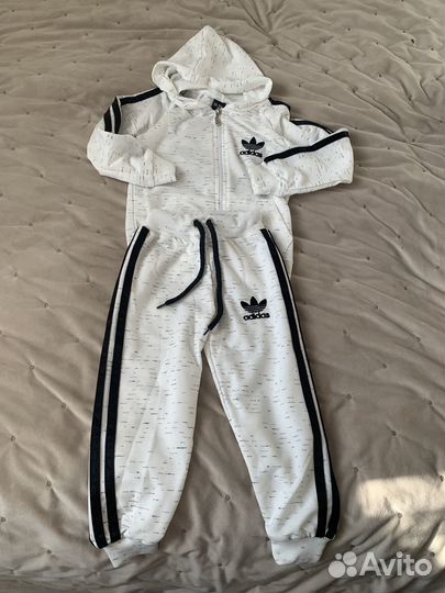 Спортивный костюм новый adidas р 104-110