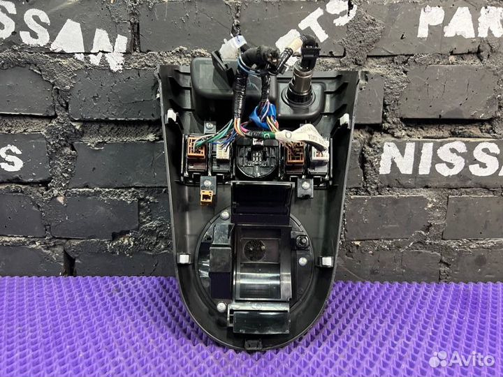 Консоль кпп Nissan X-Trail NT31-106173 MR20DE 2010