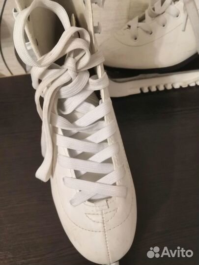 Коньки по льду