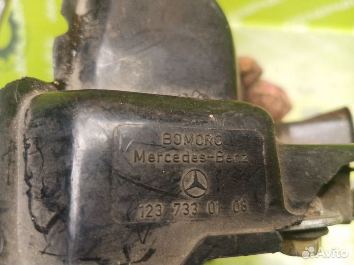 Замок двери передний левый Mercedes-Benz W123 M110