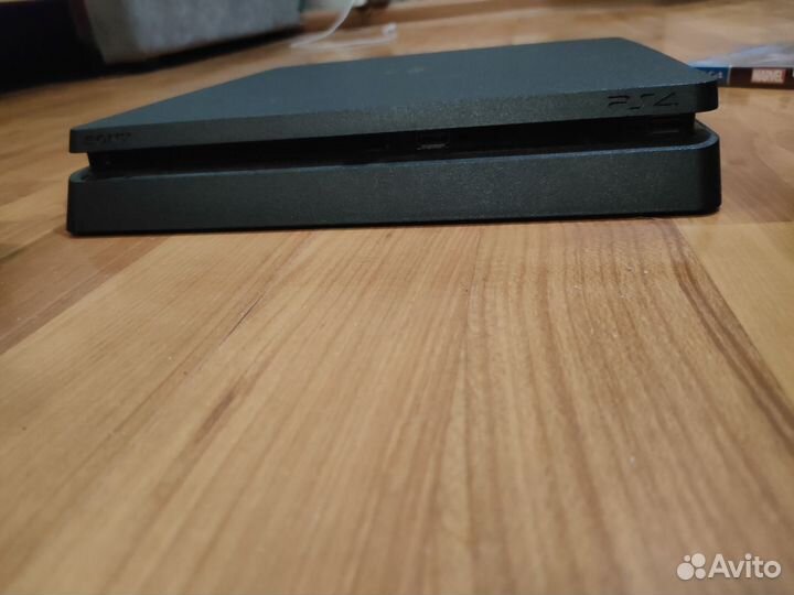 Playstation 4 1 tb с геймпадом + 3 игры