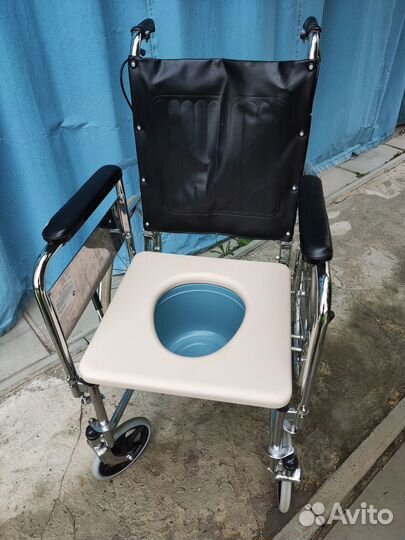 Кресло коляска с санитарным оснащением