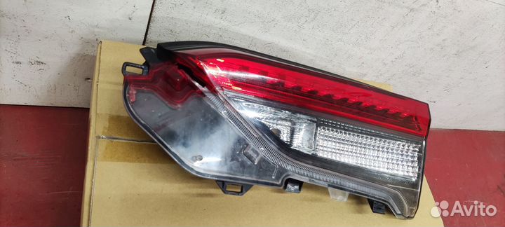 Фонарь задний правый Toyota Rav4 XA50