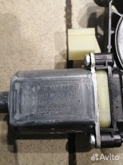 Моторчик стеклоподъемника передний левый Skoda