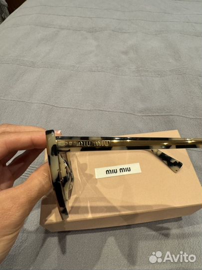 Солнцезащитные очки женские Miu Miu