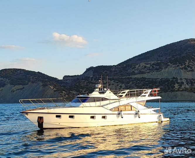 Морские прогулки, аренда катера, яхты 