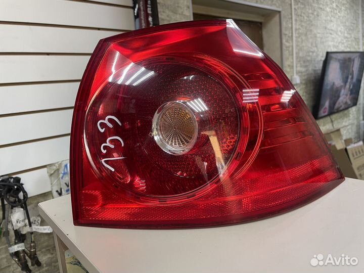 Фонарь задний правый Фольксваген Гольф 5