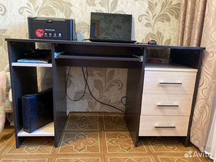 Компьютерный стол, стол для учебы