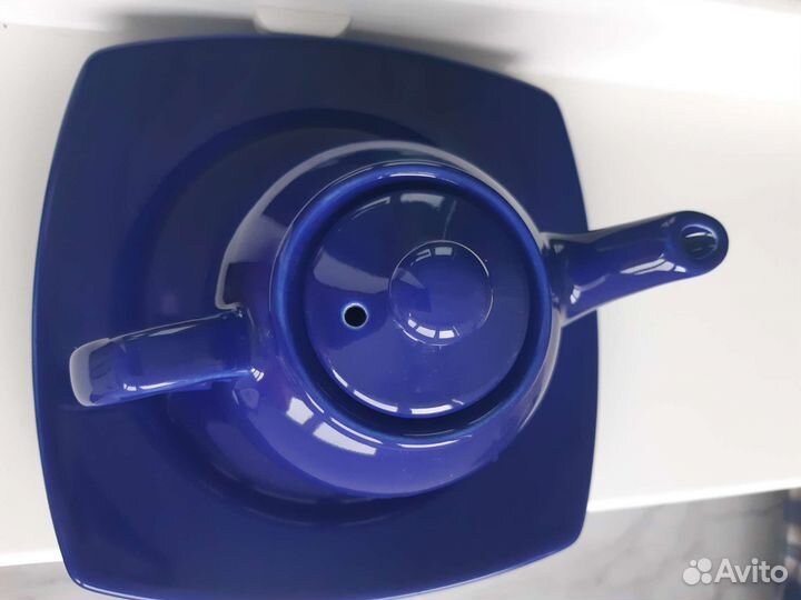 Керамический чайник с тарелкой