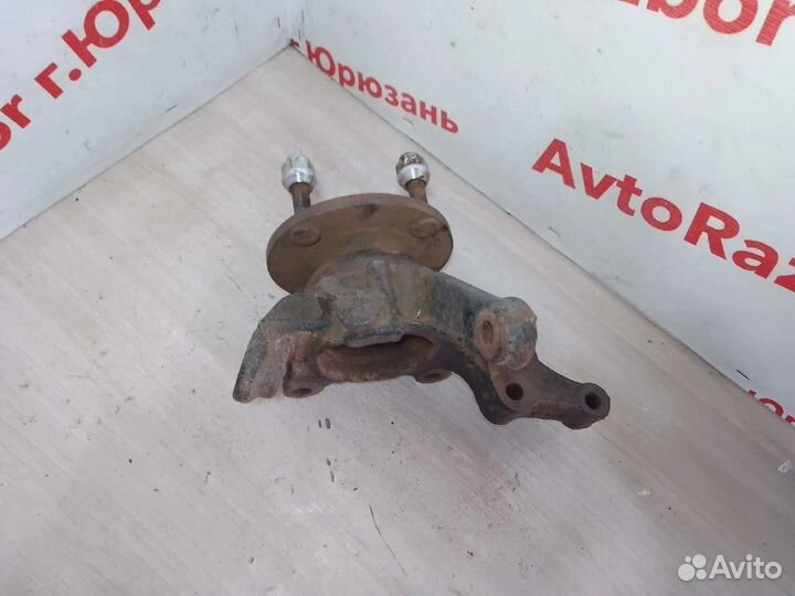 Поворотный кулак передний левый Nissan Almera N16