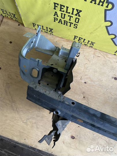 Усилитель бампера Peugeot 207