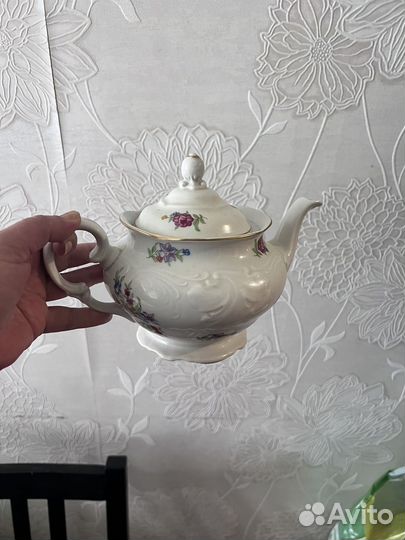 Заварочный чайник и сахарница