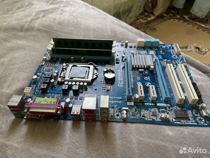 Материнская плата с процессором и памятью