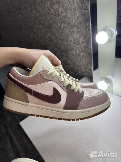 Кроссовки женские