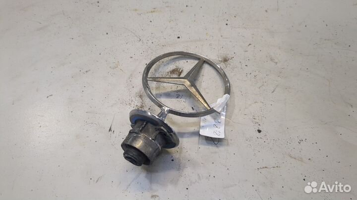 Эмблема Mercedes S W220, 1999